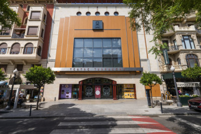 Davant del Teatre Tarragona
